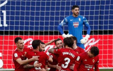 Imágenes del partido que enfrenta a Osasuna y Granada en El Sadar.