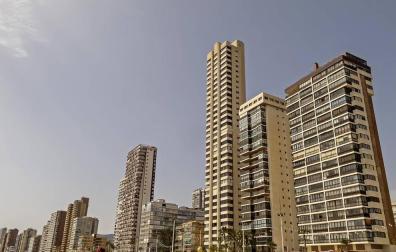 Una inglesa se queja de estancia en Benidorm porque "había muchos españoles"
