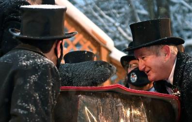 La marmota Phil vaticina seis semanas más de invierno