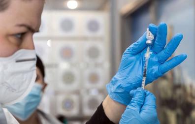 Vacunación contra el coronavirus a los ancianos y trabajadores de la Residencia Nuestra Señora de Gracia en Tudela.