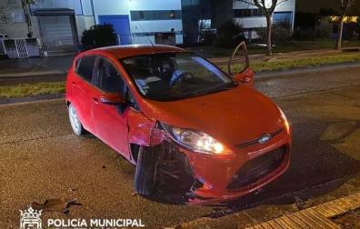 Denunciada por triplicar la tasa permitida de alcohol tras chocar con un árbol