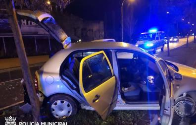 Estado en el que ha quedado uno de los vehículos implicado en el choque de la calle Cataluña de Pamplona