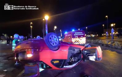 Cuatro heridos tras volcar un coche en Ardoi