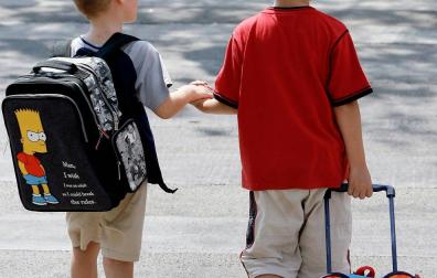 Consejos de salud para la 'vuelta al cole': las mochilas, a la espalda
