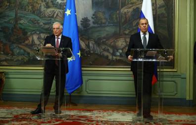 Borrell exige la liberación de Navalni y Moscú responde con los presos del 'procés'
