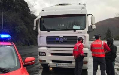 Un camionero sextuplica la tasa de alcohol tras chocar contra un muro y huir