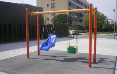 Ya han finalizado las obras de tres parques infantiles de Sarriguren