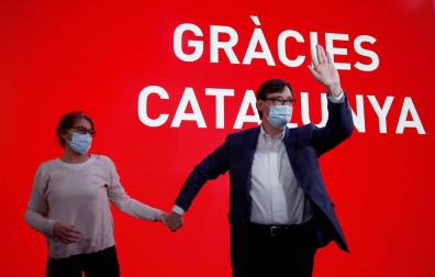 Illa celebra la victoria en la sede del PSC.