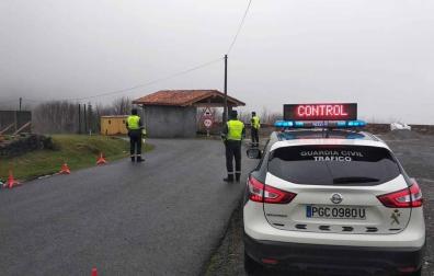 La Guardia Civil cierra la frontera de Navarra con Francia
