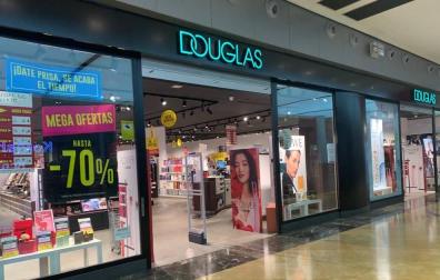 Tienda de Douglas en el centro comercial de Itaroa