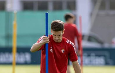 Iñigo Pérez clava una pica en un entrenamiento en Tajonar.
