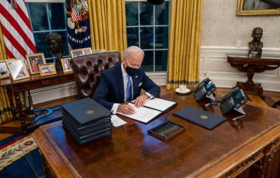 Con Biden desaparece el 'botón rojo' de coca colas que puso Trump
