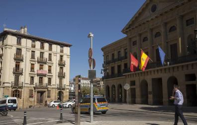 Entrada al Paseo de Sarasate, frente a Diputación de Navarra.