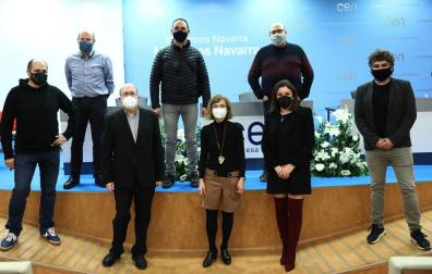 Iñigo Martínez (LaTxan), Carlos Albillo (Casco Antiguo), Inma Elcano (Asociación de Comerciantes de Navarra), María Jesús Alonso (Ensanche) y Mikel Cabestrero (en representación de varias asociaciones). En la fila de arriba, José María Basarte (San Juan/ Ermitagaña/Mendebaldea), Fermín Damborena (La Rotxa) y Alberto Anguiano (Alsasua), en la sede de CEN.