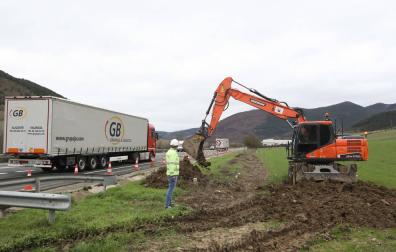 La N-121-A comienza a transformarse en una vía 2+1 para incrementar su seguridad