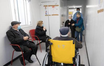 Salud llamará a los mayores de 80 años para las vacunaciones en polideportivos