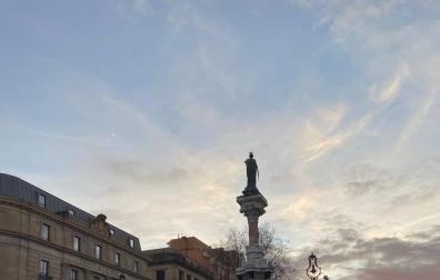 Quince jóvenes huyen al llegar la policía por una fiesta en un colegio mayor de Pamplona