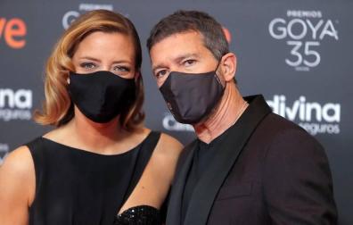 Actores, presentadores y cantantes desfilan por la alfombra roja de los premios Goya 2021.