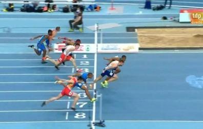 Foto finish de la final de 60 metros vallas del Campeonato de Europa en la que el navarro Asier Martínez ha quedado cuarto