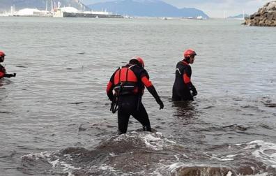 La Ertzaintza busca más restos humanos en el litoral de Getxo