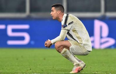 Cristiano Ronaldo se lamenta tras la eliminación de la Juventus de Turín contra el Oporto en la Liga de Campeones