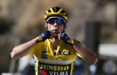 Roglic entra en meta en Valdeblore La Colmiane.