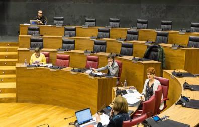 Reunión de la Mesa y Junta de Portavoces del Parlamento de Navarra en el salón de plenos el pasado 16 de marzo.