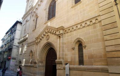 Fachada de la iglesia de San Agustín en la que han realizado la pintada