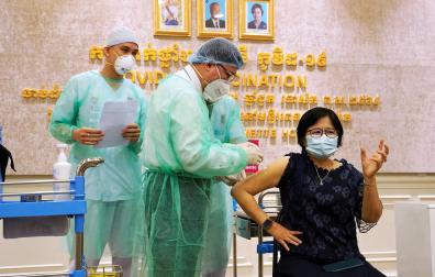 China analiza la efectividad de una tercera dosis contra nuevas variantes