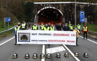 Corte simbólico de la N-121-A para exigir medidas que garanticen la seguridad