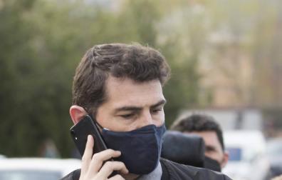 Relacionan a Casillas con una cantante, que lo desmiente