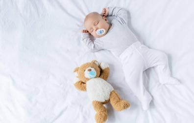 Fotografía de bebé dormido.