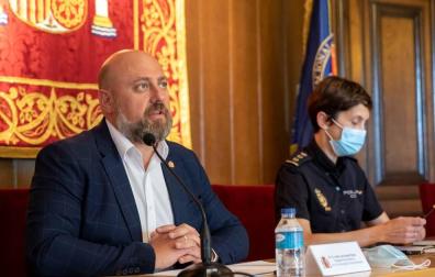 El delegado del Gobierno en Navarra, José Luis Arasti, en una rueda de prensa anterior.