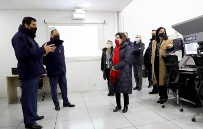 La ministra Robles lamenta haber conocido la salida de Iglesias por la prensa