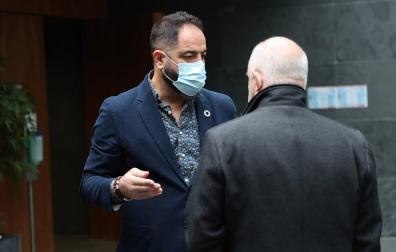 Alzórriz pide a Esparza que "deje de llorar por las esquinas"
