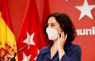 Ayuso lamenta que Sánchez quiera cambiar el país "por la puerta de atrás"