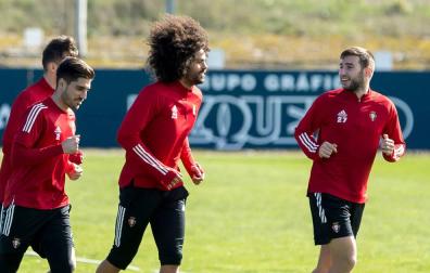 Jon Moncayola, a la derecha, junto a Nacho Vidal y Aridane.