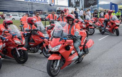 Policías forales motorizados durante la Vuelta Ciclista a Pamplona.