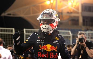 Verstappen se lleva la 'pole' en Baréin, Sainz octavo y Alonso noveno