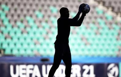 La UEFA autoriza los cinco cambios en la Eurocopa y anula el límite de aforos