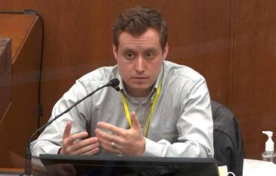 El médico que certificó la muerte de Floyd sostiene que falleció por asfixia