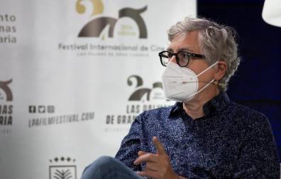 Trueba muestra la inmigración como "un problema bajo la alfombra"
