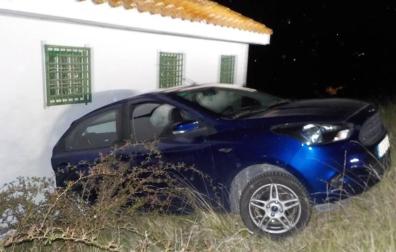 El freno de mano le juega una mala pasada a una pareja que "contemplaba la luna"
