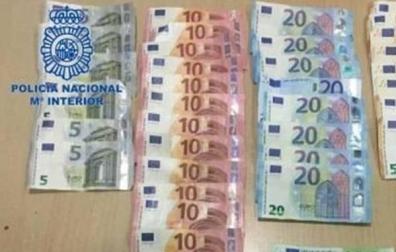 Roba 10.700 euros que la víctima guardaba en un calcetín bajo el colchón