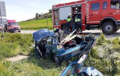 Herida una joven tras chocar contra una señal en Obanos