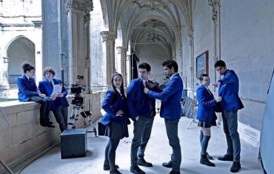 Los actores protagonistas de la serie 'El Internado Las Cumbres', rodando en el Monasterio de Irache