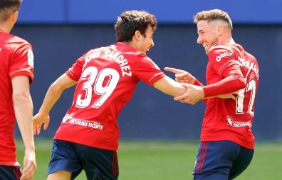 Imágenes del partido Osasuna-Elche disputado en El Sadar.