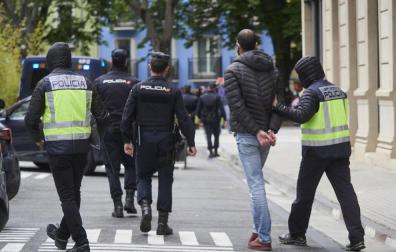 Detenidos varios miembros de LAB en una operación policial