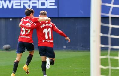 Imágenes del partido Osasuna-Elche disputado en El Sadar.