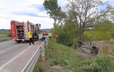 Graves una madre y sus dos hijas menores tras un accidente en Obanos